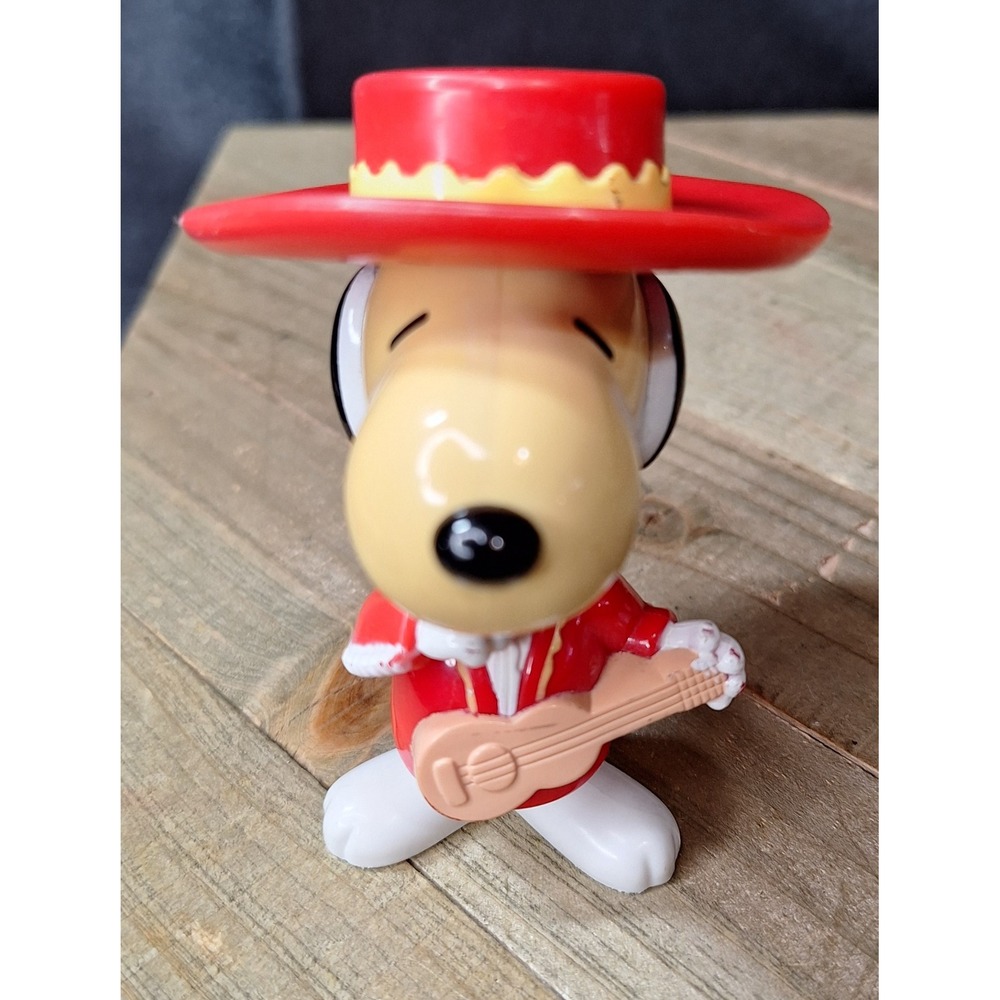 Vintage 1999 McDonald's Snoopy Peanuts Mariachi Figure Red Sombrero Guitar‎ Toy